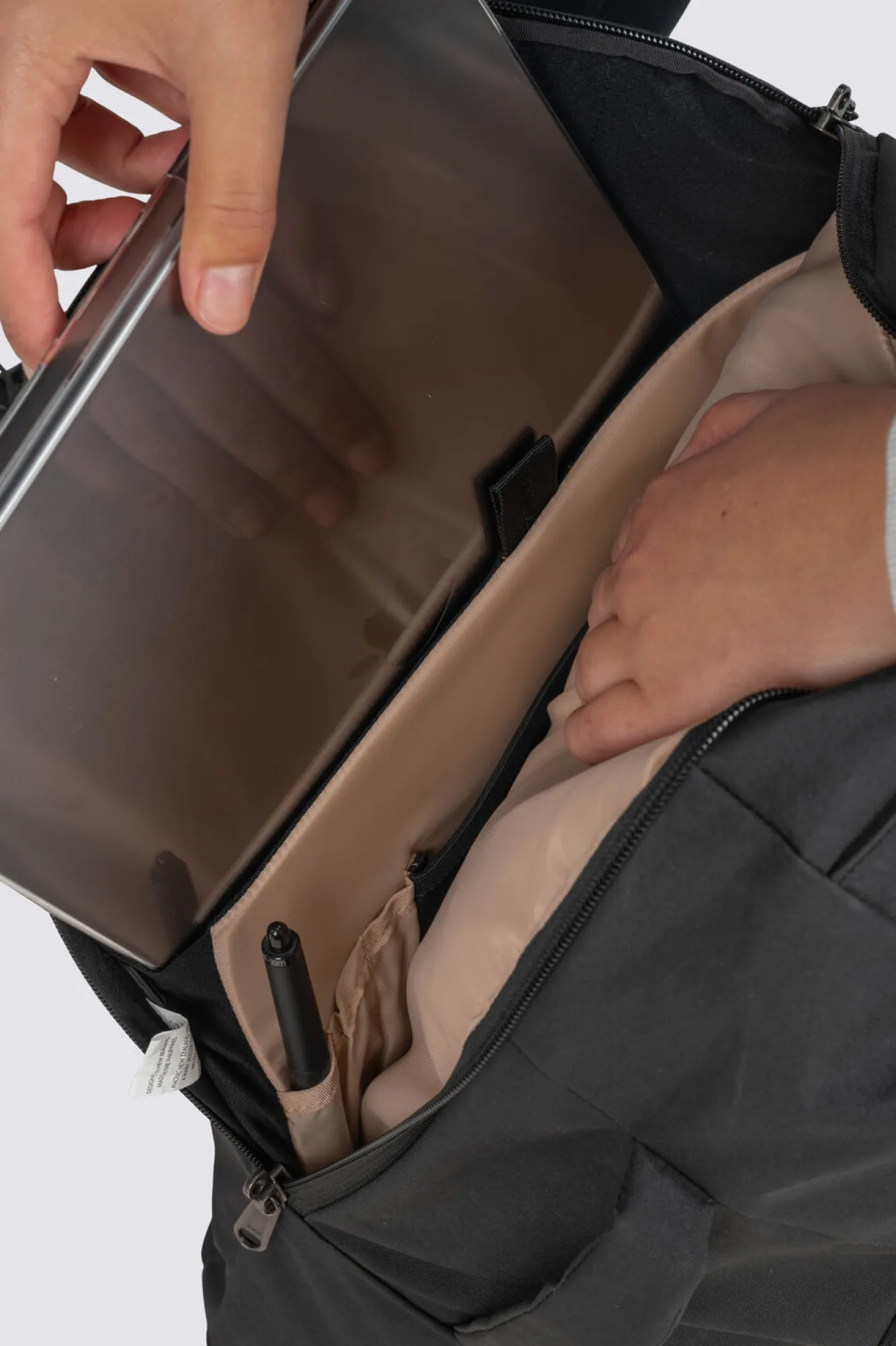 Commuter>Macpac Quest 23L Backpack