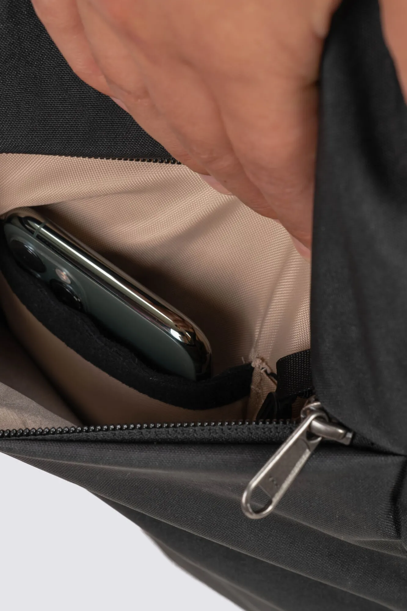 Commuter>Macpac Quest 23L Backpack