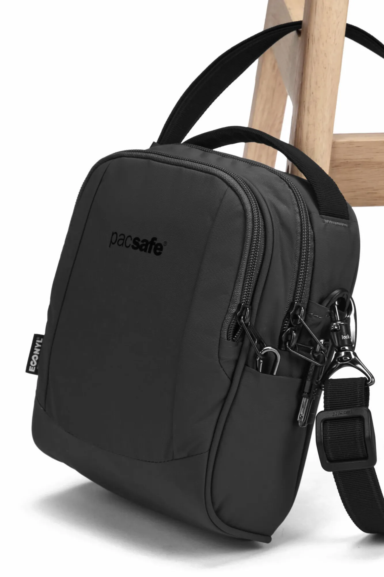 Daypacks>Macpac Pacsafe Metrosafe Ls100 Crossbody
