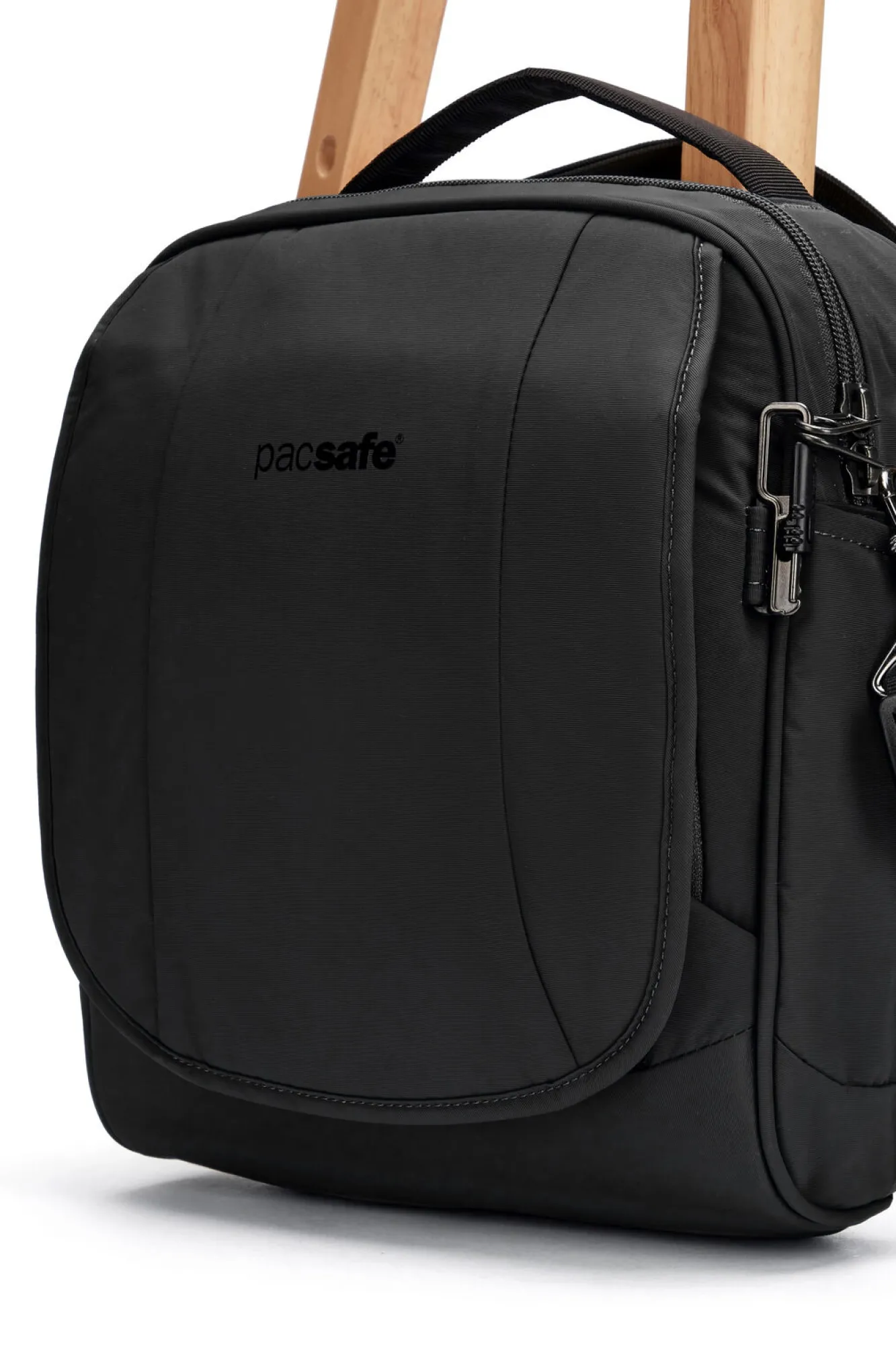 Daypacks>Macpac Pacsafe Metrosafe Ls200 Crossbody