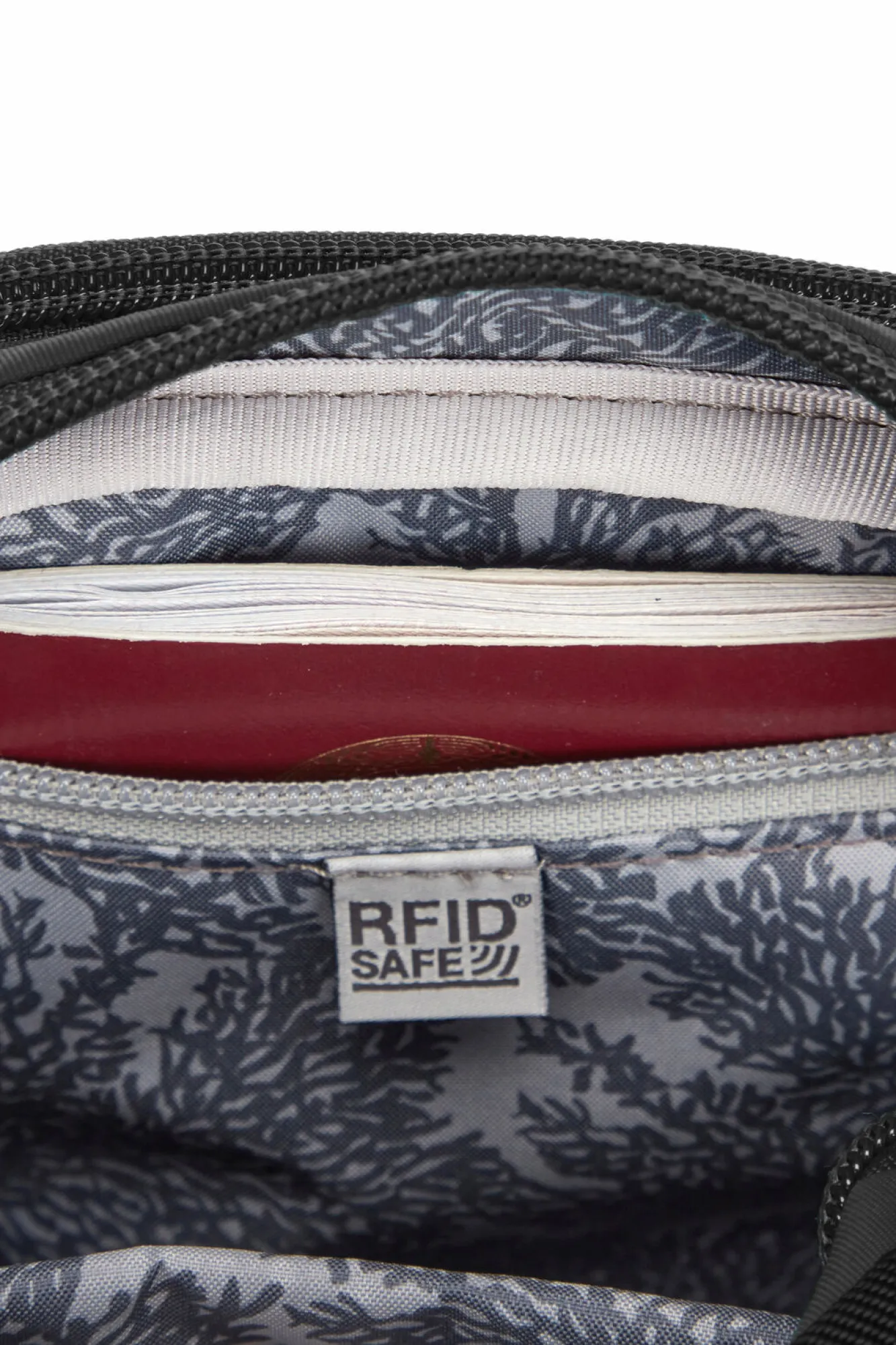 Daypacks>Macpac Pacsafe Metrosafe Ls100 Crossbody